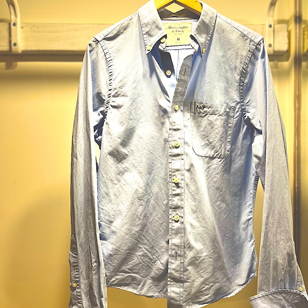 Abercrombie & Fitch long sleeve muscle dress shirt; men’s med 💯 %cotton